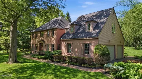 2231 Hunt Club Dr, Castleton On Hudson, NY 12033