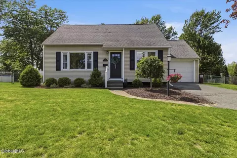 33 Glennon Rd, Latham, NY 12110