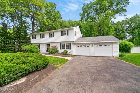 77 Huntersfield Rd, Delmar, NY 12054