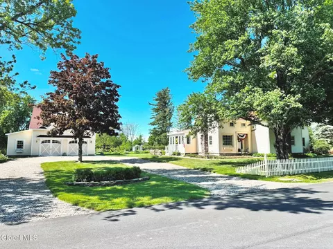 944 Stony Point Rd, Castleton On Hudson, NY 12033