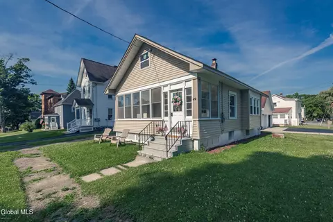 49 Haskell St, Hagaman, NY 12086