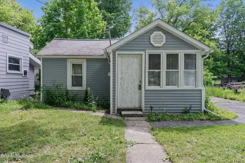 28 Lake Ave, Nassau, NY 12123