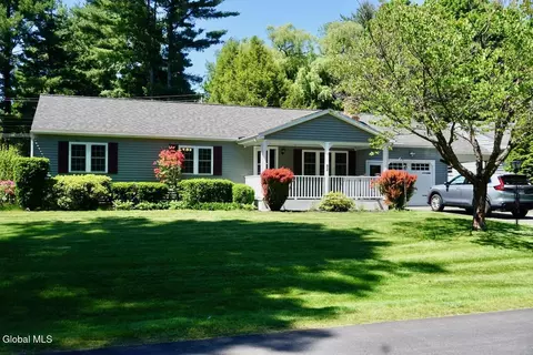 12 Wheeler Dr, Ballston Lake, NY 12019