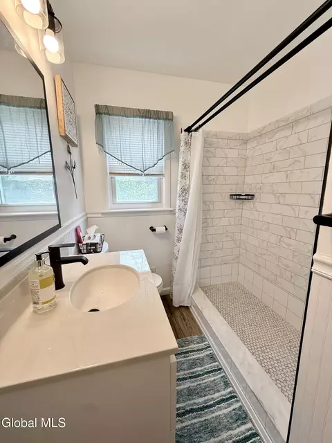 Bath - 2368 Pine Ave, Schenectady, NY 12304 photo 2 of 2