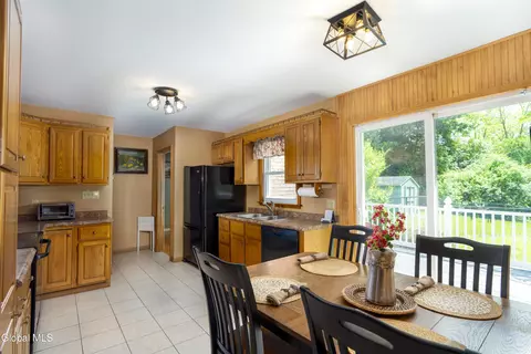 Dining - 2368 Pine Ave, Schenectady, NY 12304 photo 1 of 1