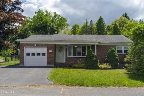 Exterior - 2368 Pine Ave, Schenectady, NY 12304 photo 2 of 8
