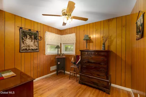 Bedroom - 2368 Pine Ave, Schenectady, NY 12304 photo 2 of 2