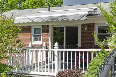 Exterior - 2368 Pine Ave, Schenectady, NY 12304 photo 5 of 8