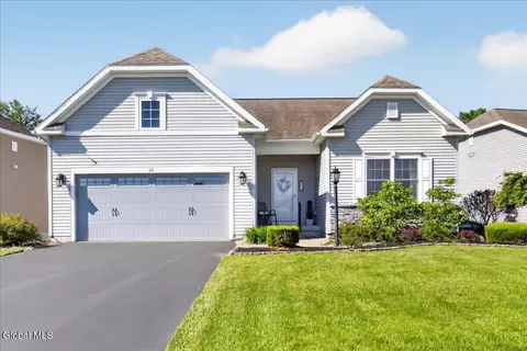 59 Somerset Dr, Halfmoon, NY 12118