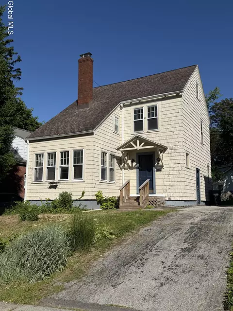 66 Oakwood St, Albany, NY 12208