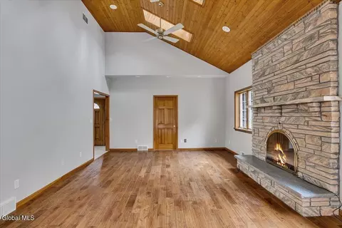 Living - 1306 Putnam Rd, Schenectady, NY 12306 photo 2 of 5