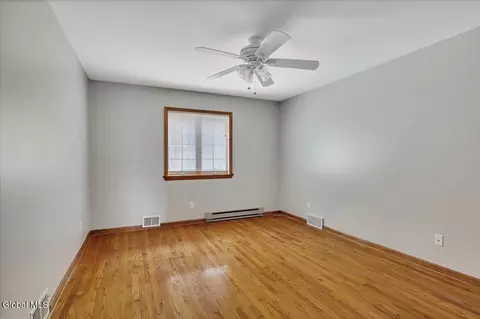 Bedroom - 1306 Putnam Rd, Schenectady, NY 12306 photo 2 of 6