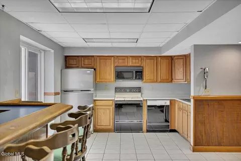 Kitchen - 1306 Putnam Rd, Schenectady, NY 12306 photo 4 of 4