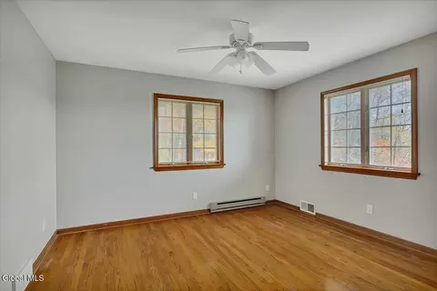 Bedroom - 1306 Putnam Rd, Schenectady, NY 12306 photo 4 of 6