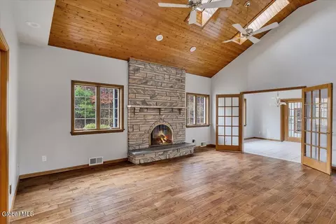 Living - 1306 Putnam Rd, Schenectady, NY 12306 photo 2 of 6