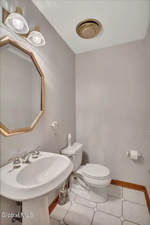 Bath - 1306 Putnam Rd, Schenectady, NY 12306 photo 1 of 7