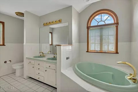 Bath - 1306 Putnam Rd, Schenectady, NY 12306 photo 4 of 7
