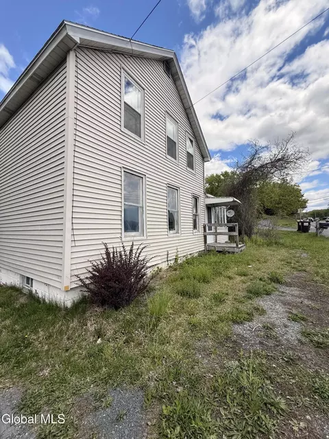 1091 Hoosick Rd, Troy, NY 12180