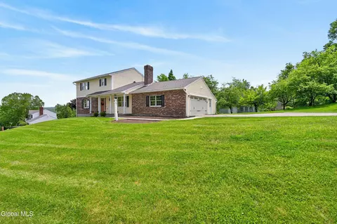 16 Park Dr, Menands, NY 12204