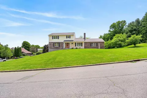 16 Park Dr, Menands, NY 12204