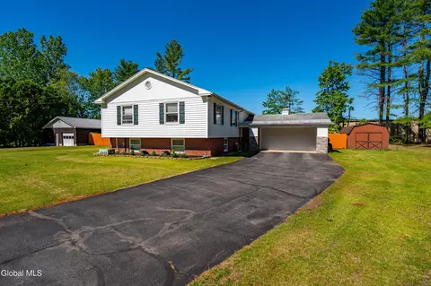 10 Merritt Rd, Queensbury, NY 12804