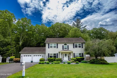 106 Pheasant, Schenectady, NY 12303