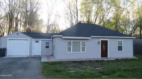 16 Tremont Dr, Nassau, NY 12123