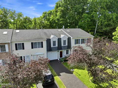 11 Bridgewood Ln, Watervliet, NY 12189