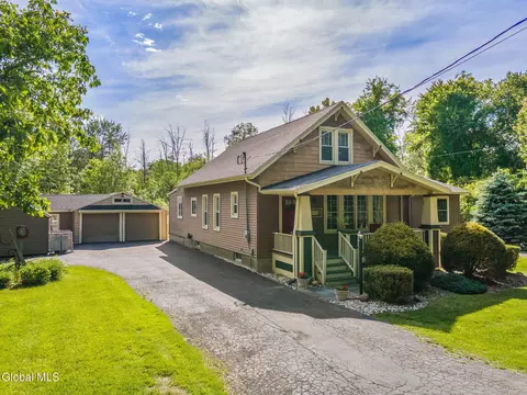 775 St Davids Ln, Schenectady, NY 12309