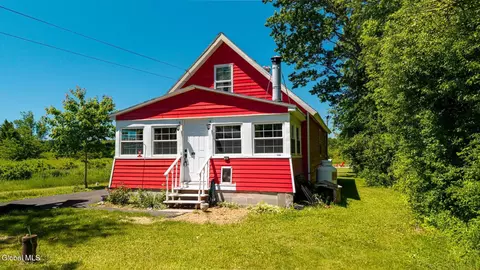 743 Swaggertown Rd, Schenectady, NY 12302