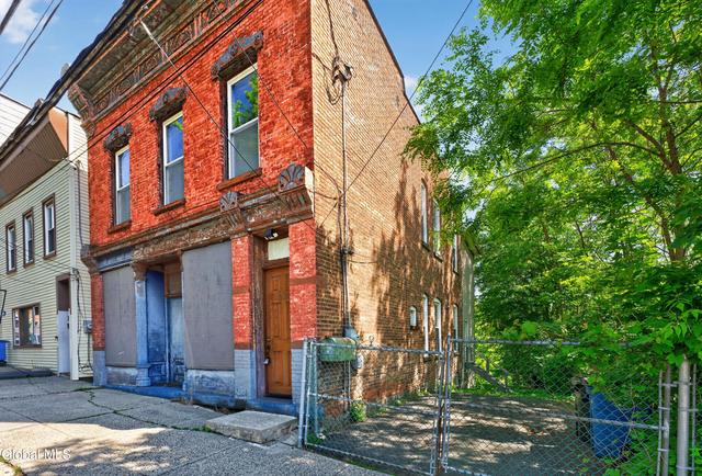 33 Egbert St, Cohoes, NY 12047