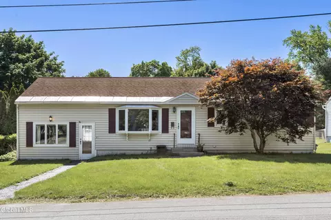 14 Concord St, Scotia, NY 12302