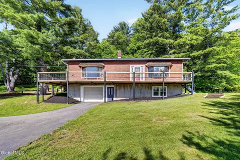 306 Spicer Rd, Hoosick Falls, NY 12090