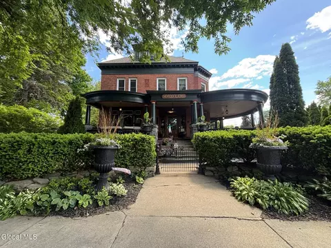 72 Union Ave, Saratoga Springs, NY 12866