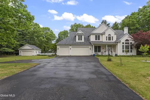 31 Briarhurst Dr, Gansevoort, NY 12831