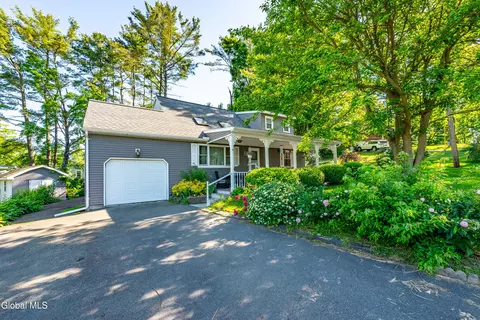102 Marl Cir, Ravena, NY 12143
