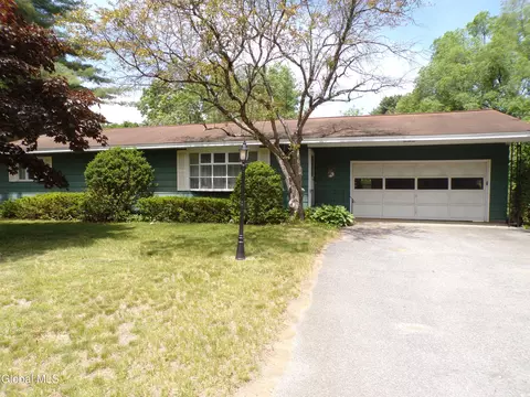 28 Buena Vista Ave, Queensbury, NY 12804