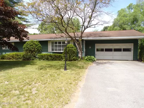 28 Buena Vista Ave, Queensbury, NY 12804