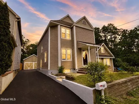 Exterior - 32 Mount Stuart Rd, Schenectady, NY 12304 photo 2 of 10