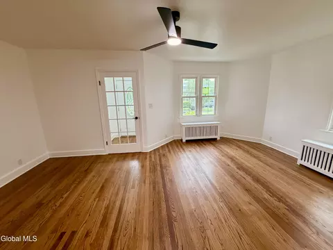 Living - 32 Mount Stuart Rd, Schenectady, NY 12304 photo 1 of 3