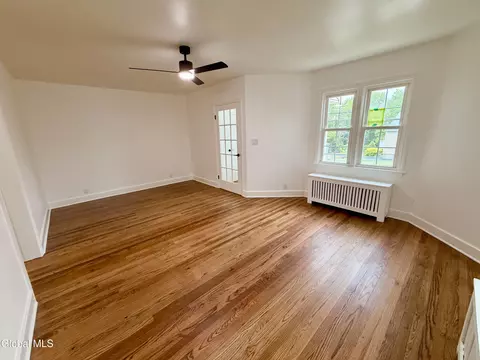 Living - 32 Mount Stuart Rd, Schenectady, NY 12304 photo 3 of 3