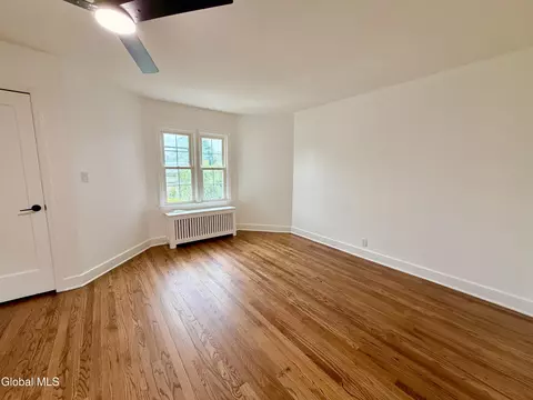 Bedroom - 32 Mount Stuart Rd, Schenectady, NY 12304 photo 3 of 8