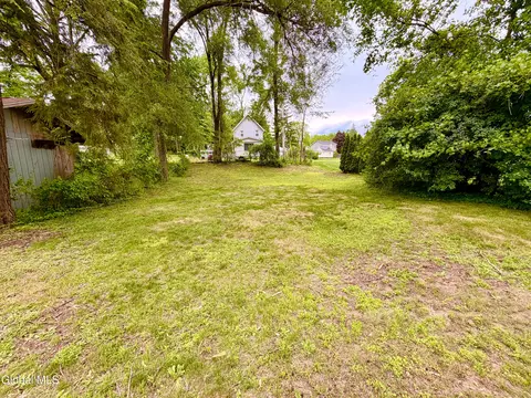 Exterior - 32 Mount Stuart Rd, Schenectady, NY 12304 photo 7 of 10