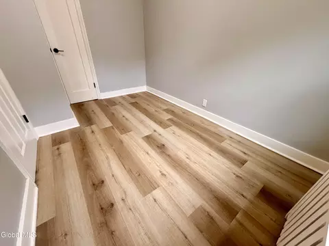 Bedroom - 32 Mount Stuart Rd, Schenectady, NY 12304 photo 2 of 8