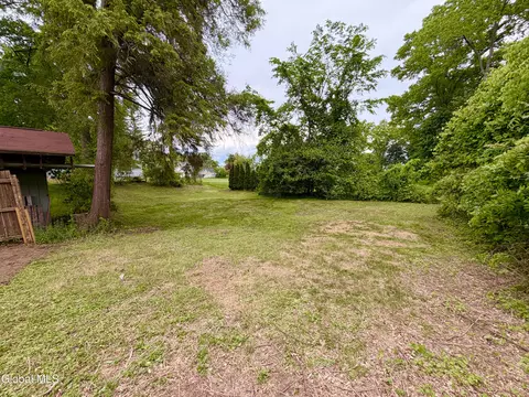 Exterior - 32 Mount Stuart Rd, Schenectady, NY 12304 photo 8 of 10