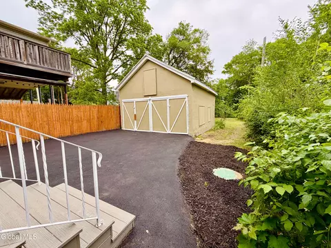 Exterior - 32 Mount Stuart Rd, Schenectady, NY 12304 photo 6 of 10