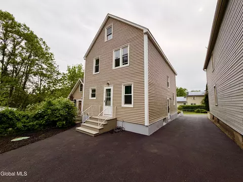 Exterior - 32 Mount Stuart Rd, Schenectady, NY 12304 photo 4 of 10