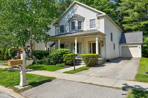 11 Thoroughbred Dr, Saratoga Springs, NY 12866