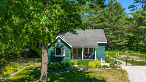 8 Hemlock Dr, Schroon Lake, NY 12870