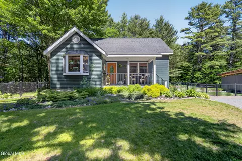 8 Hemlock Dr, Schroon Lake, NY 12870